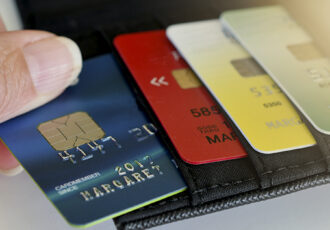 ¿Qué es una tarjeta de crédito y débito?