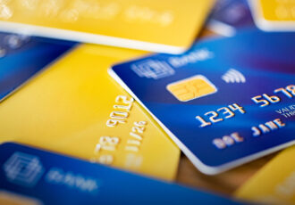 Qué es MM AA en una tarjeta de crédito