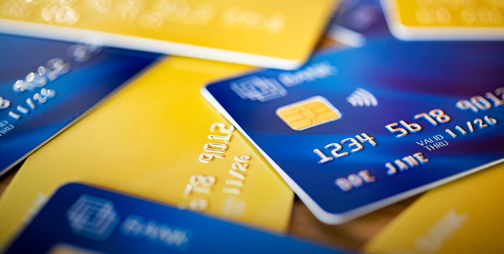 Qué es MM AA en una tarjeta de crédito